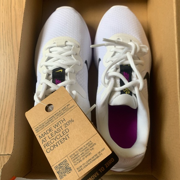 Nike Women's White and Black Sneakers - Picture 1 of 5